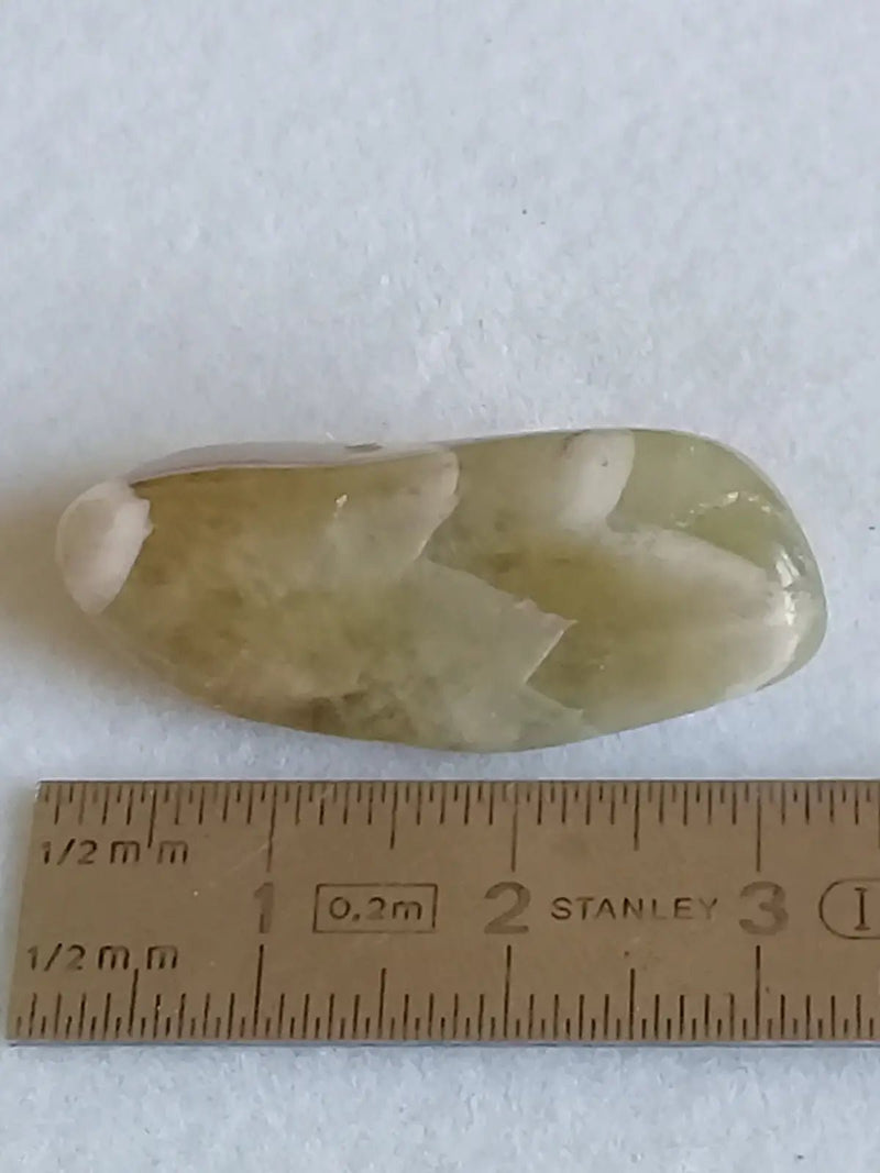 Load image into Gallery viewer, Prasiolite verte à chevrons pierre roulée Grade A++++ Prasiolite verte à chevrons
