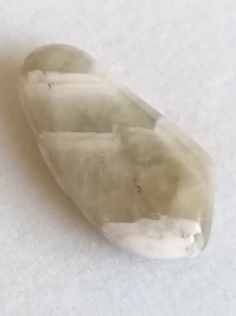 Load image into Gallery viewer, Prasiolite verte à chevrons pierre roulée Grade A++++ Prasiolite verte à chevrons
