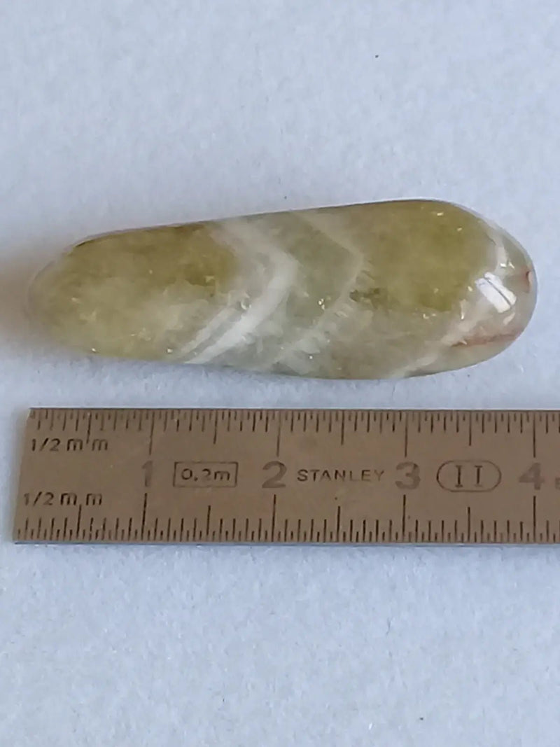 Load image into Gallery viewer, Prasiolite verte à chevrons pierre roulée Grade A++++ Prasiolite verte à chevrons
