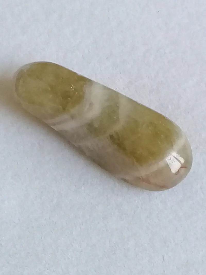 Load image into Gallery viewer, Prasiolite verte à chevrons pierre roulée Grade A++++ Prasiolite verte à chevrons
