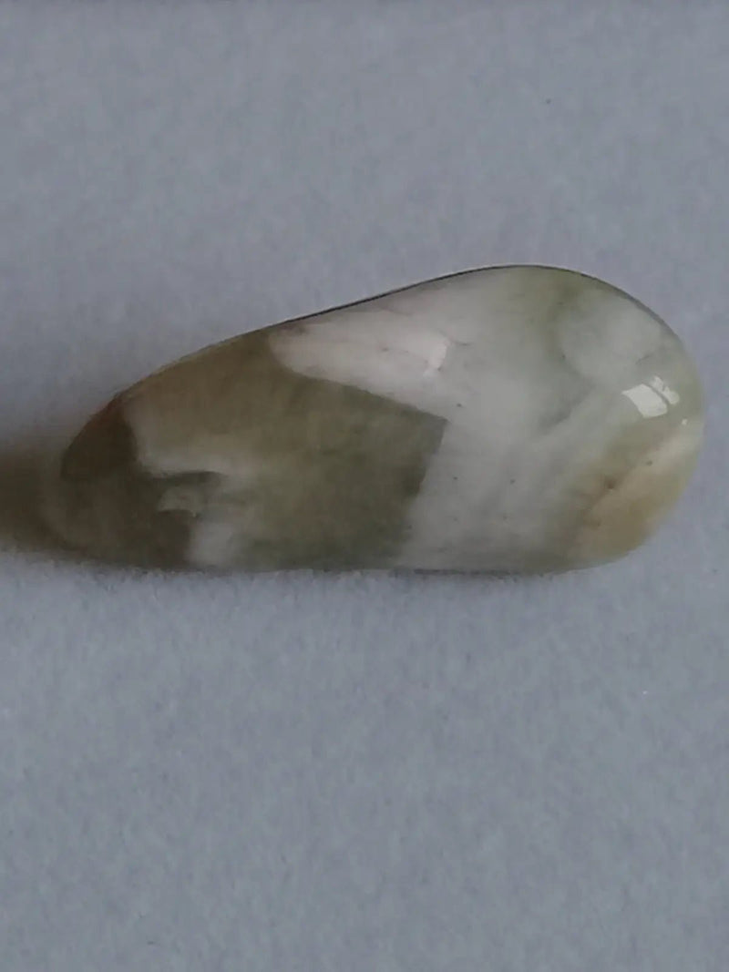 Load image into Gallery viewer, Prasiolite verte à chevrons pierre roulée Grade A++++ Prasiolite verte à chevrons
