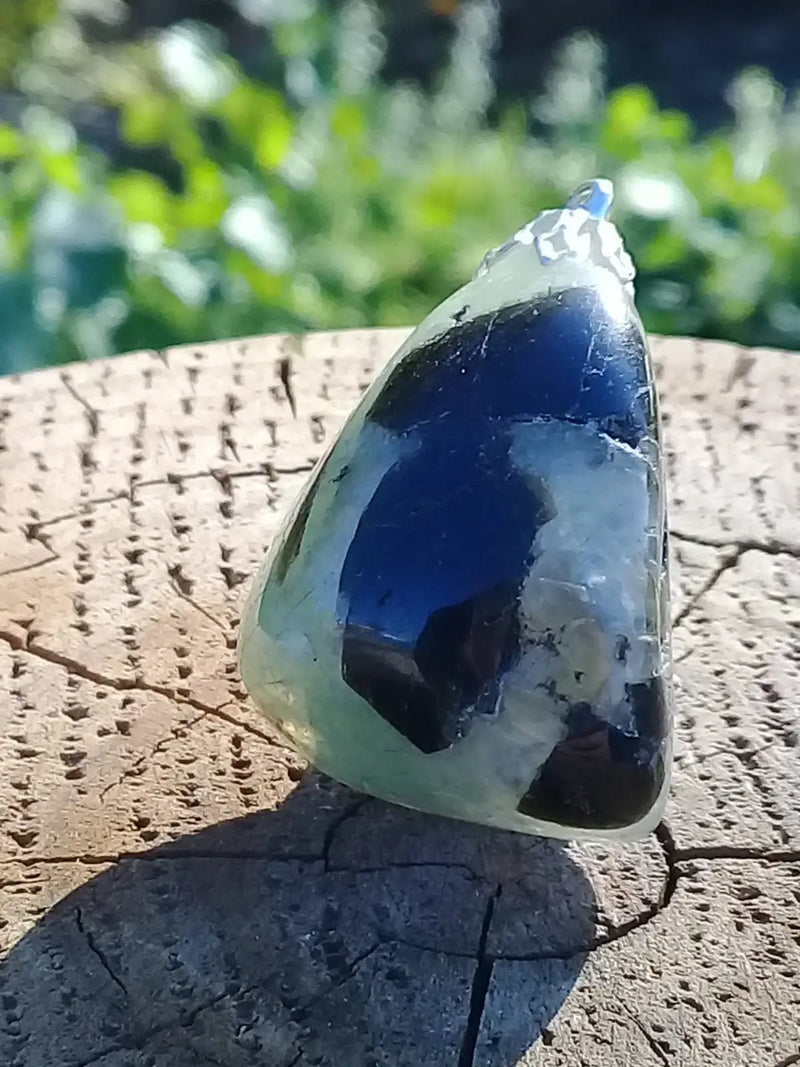 Load image into Gallery viewer, Préhnite pendentif Grade A ++++ Pendentif Préhnite
