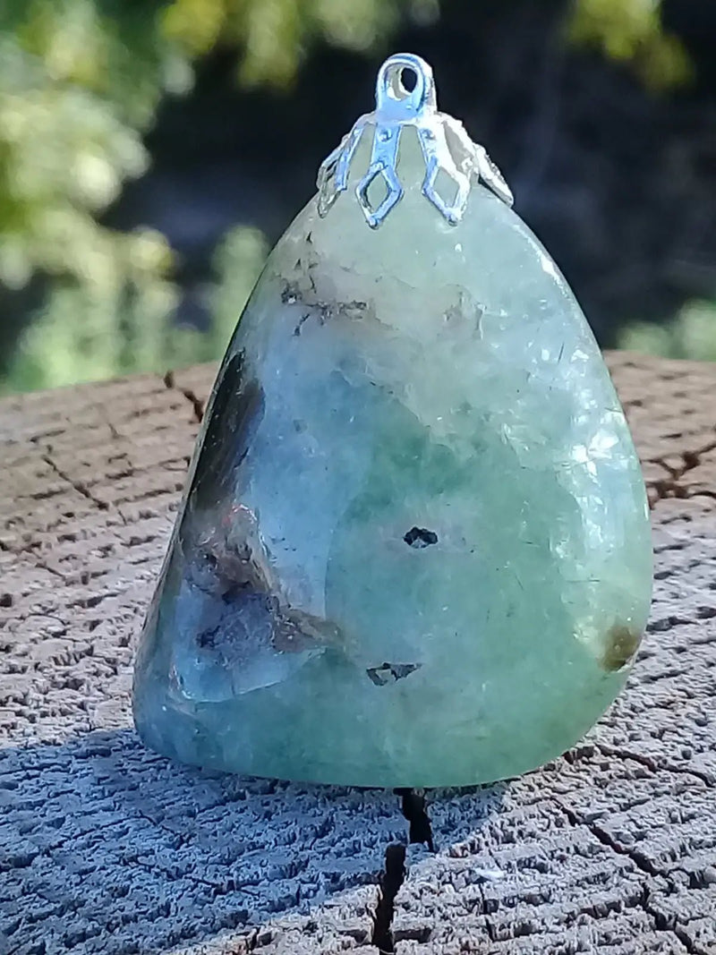 Load image into Gallery viewer, Préhnite pendentif Grade A ++++ Pendentif Préhnite
