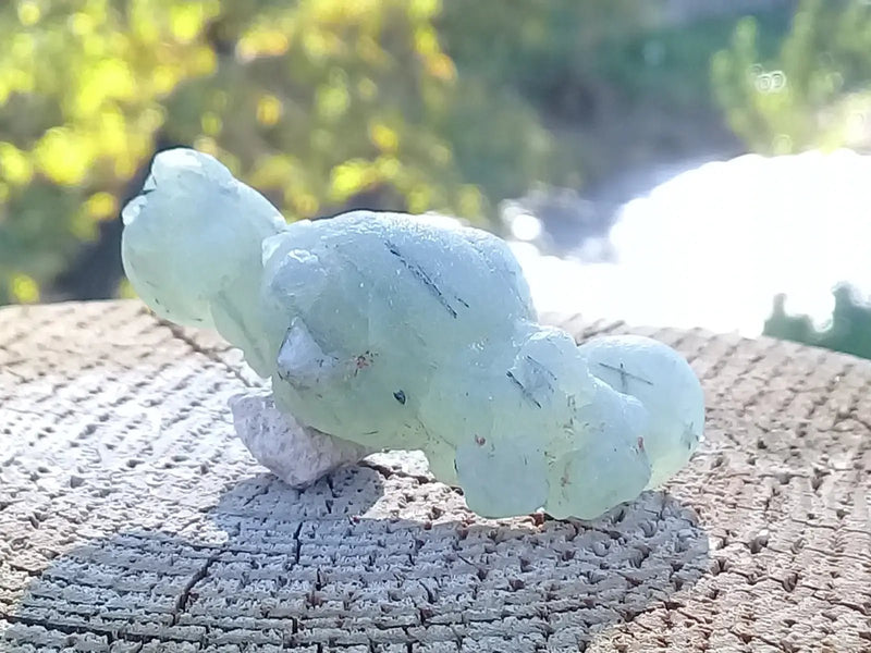 Load image into Gallery viewer, Préhnite pierre brute Grade A ++++ Préhnite brute
