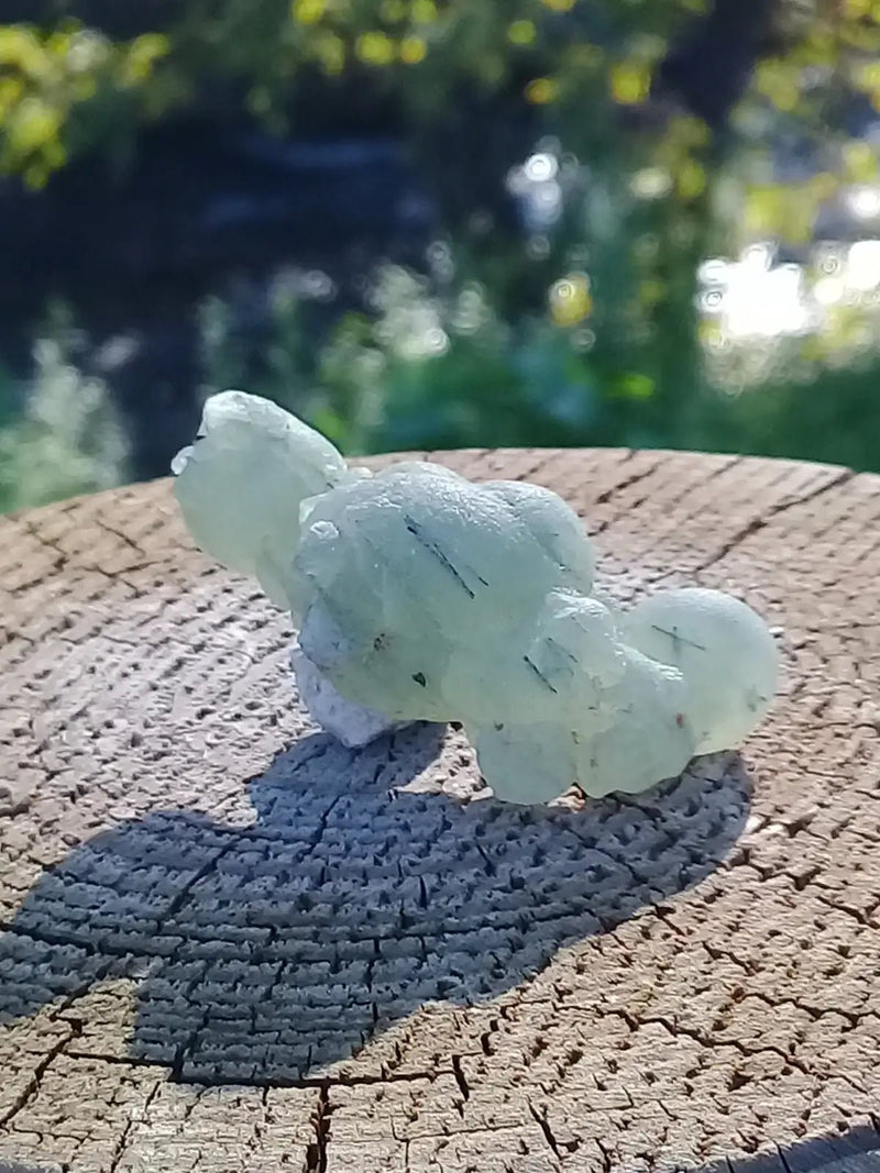 Load image into Gallery viewer, Préhnite pierre brute Grade A ++++ Préhnite brute
