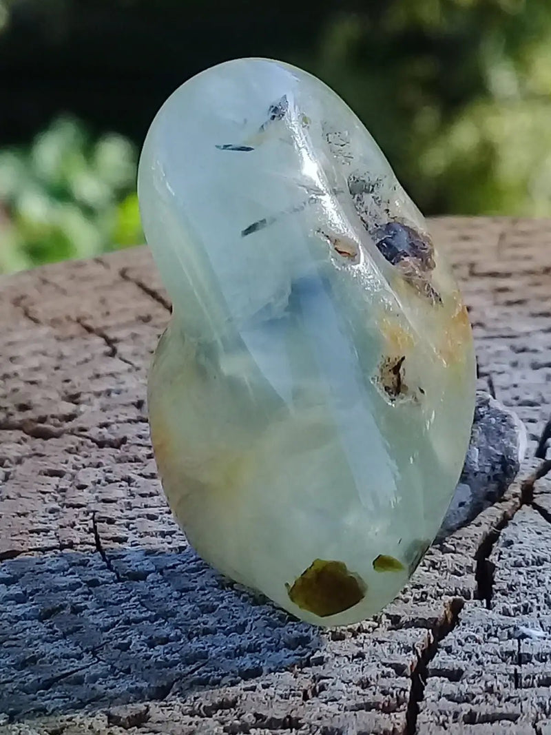 Load image into Gallery viewer, Préhnite pierre roulée Grade A ++++ Préhnite roulée
