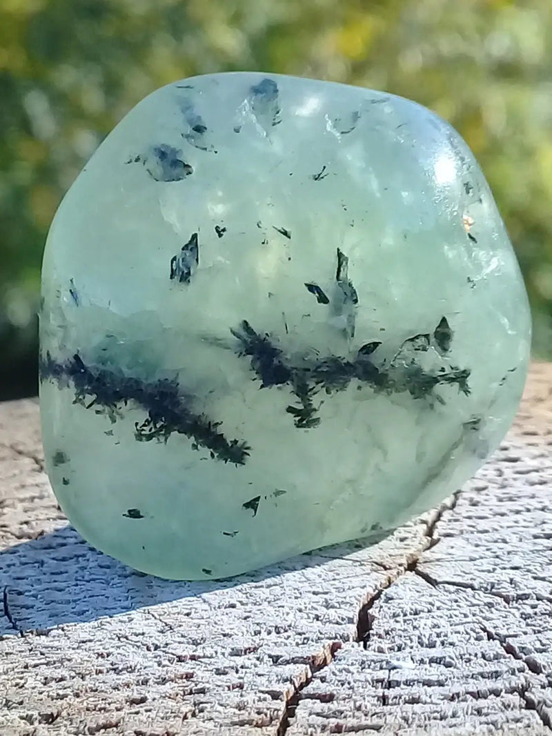 Load image into Gallery viewer, Préhnite pierre roulée Grade A ++++ Préhnite roulée
