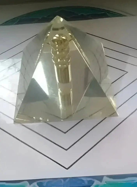 Pyramide ’Cosmo Tellurique’ Rare & Puissant Pyramide Cosmo Tellurique