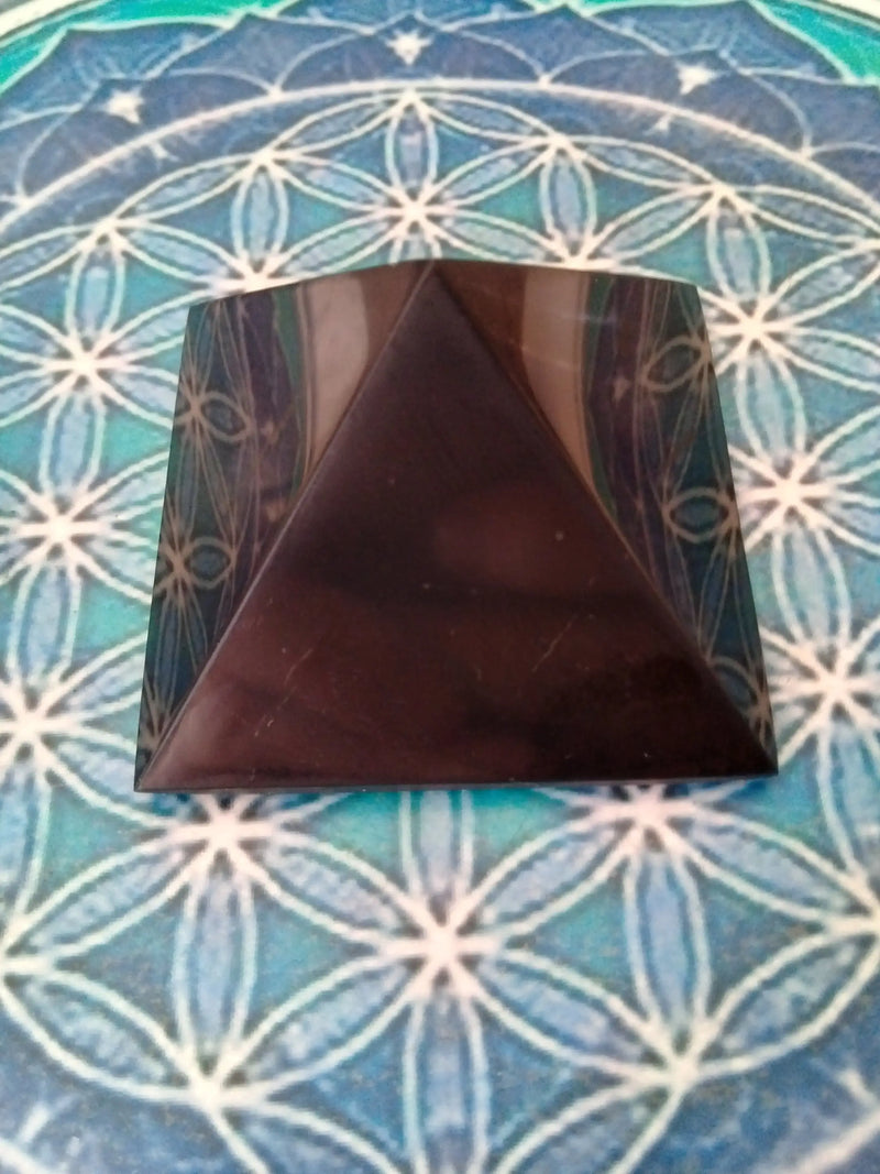 Carica immagine in Galleria Viewer, Pyramide en shungite Grade A ++++ 5 x 5cm Pyramide en shungite Dans la besace du p&#39;tit Poucet...   
