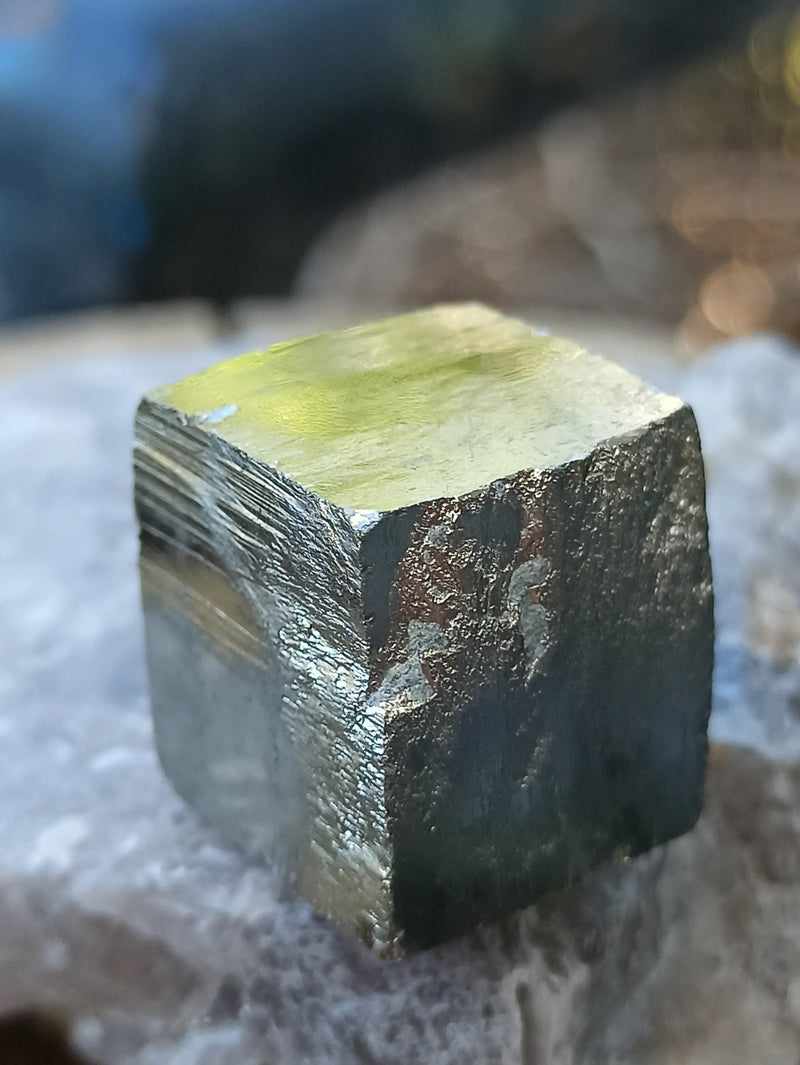 Загрузить изображение в просмотрщик галереи, Pyrite d’Amérique du Sud cube brut Grade A++++ Pierre brute Dans la besace du p&#39;tit Poucet   
