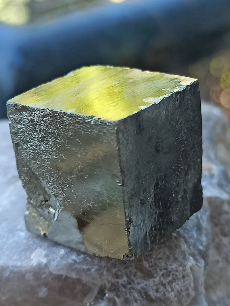Cargue la imagen en el visor de la galería, Pyrite d’Amérique du sud cube brut Grade A ++++ Pierre brute Dans la besace du p&#39;tit Poucet   
