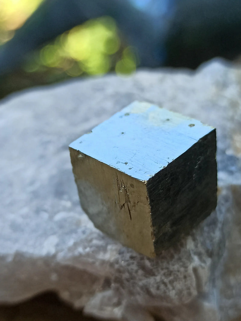 Load image into Gallery viewer, Pyrite d’Amérique du Sud cube brut Grade A++++ Pierre brute Dans la besace du p&#39;tit Poucet   
