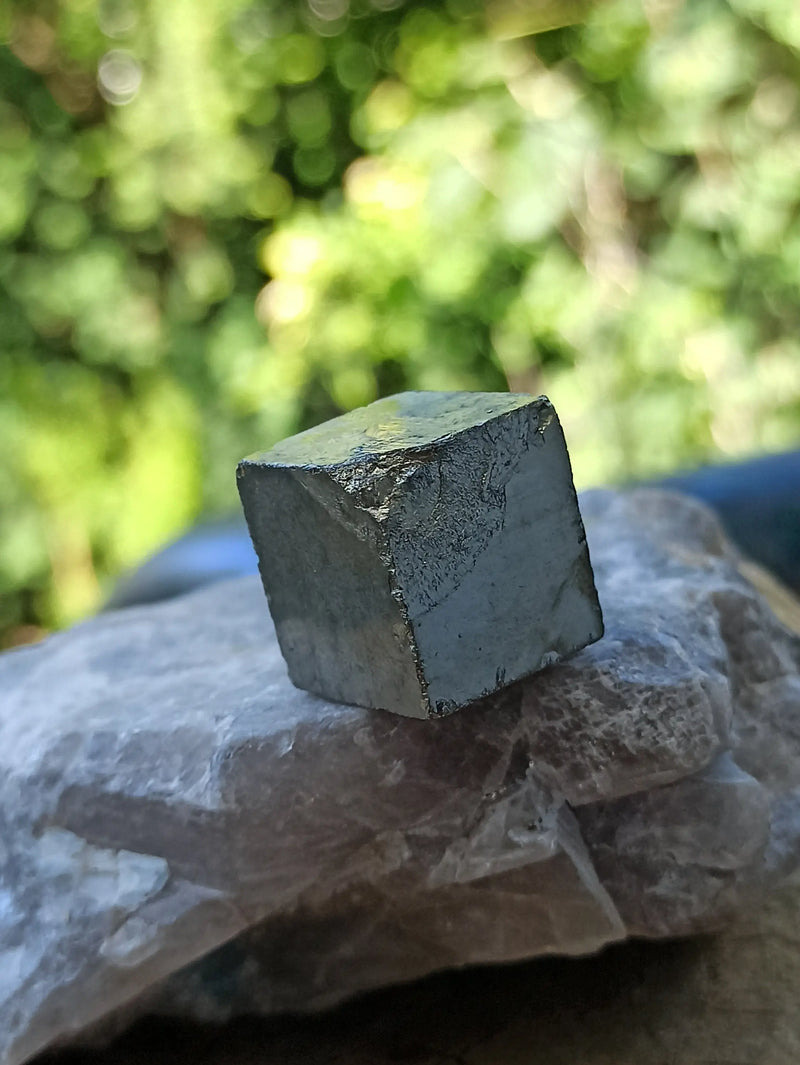 Carica immagine in Galleria Viewer, Pyrite d’Amérique du Sud cube brut Grade A++++ Pierre brute Dans la besace du p&#39;tit Poucet   
