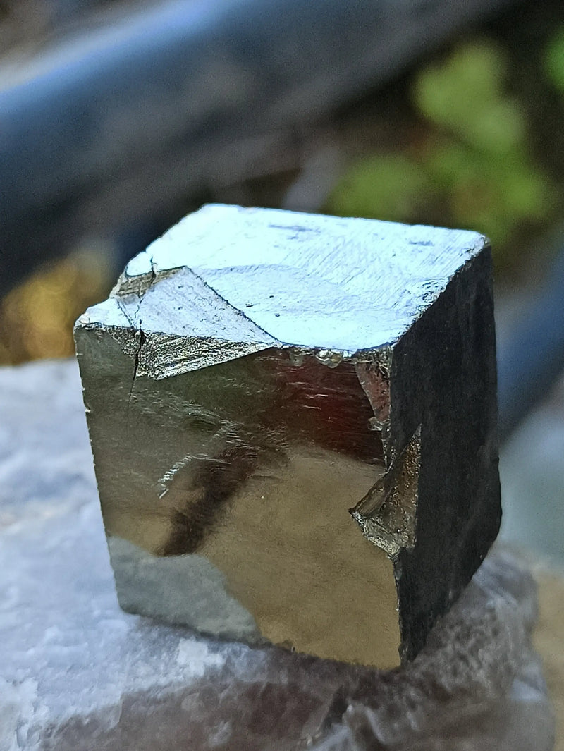 Загрузить изображение в просмотрщик галереи, Pyrite d’Amérique du Sud cube brut Grade A ++++ Pierre brute Dans la besace du p&#39;tit Poucet   
