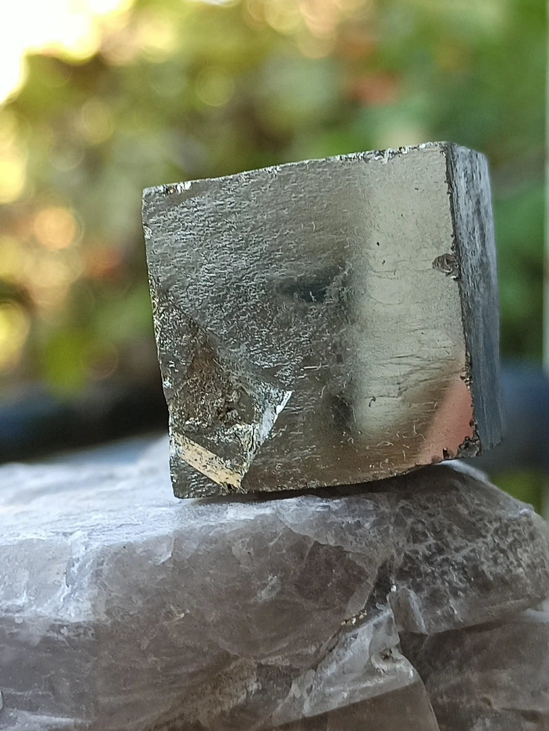 Chargez l&#39;image dans la visionneuse de la galerie, Pyrite d’Amérique du sud cube brut Grade A ++++ Pierre brute Dans la besace du p&#39;tit Poucet   
