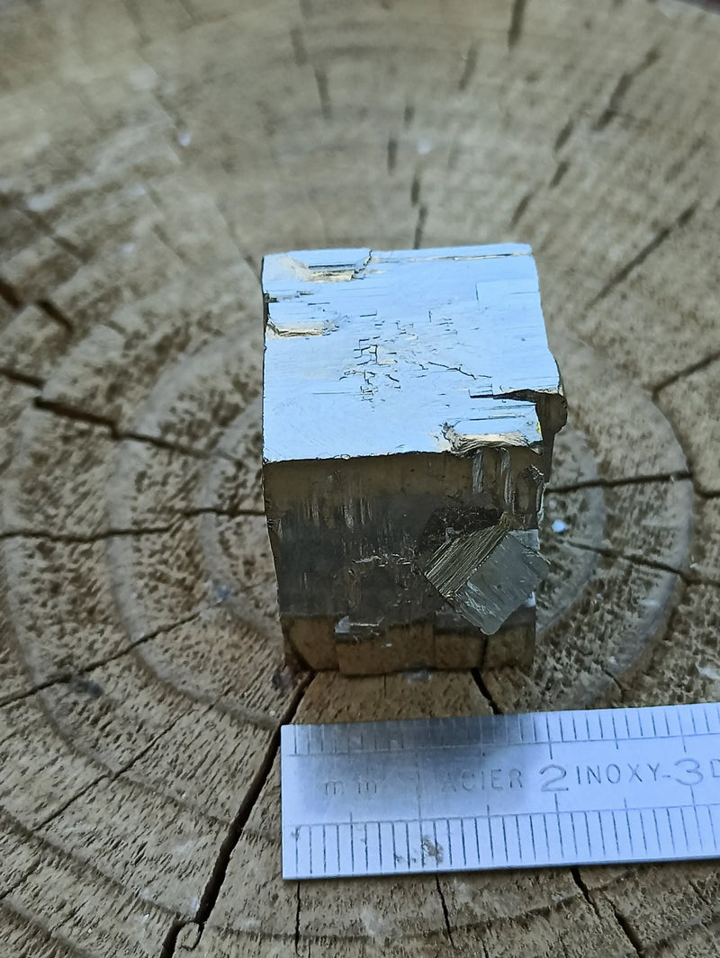 Cargue la imagen en el visor de la galería, Pyrite d’Amérique du sud cube brut Grade A ++++ Pierre brute Dans la besace du p&#39;tit Poucet   
