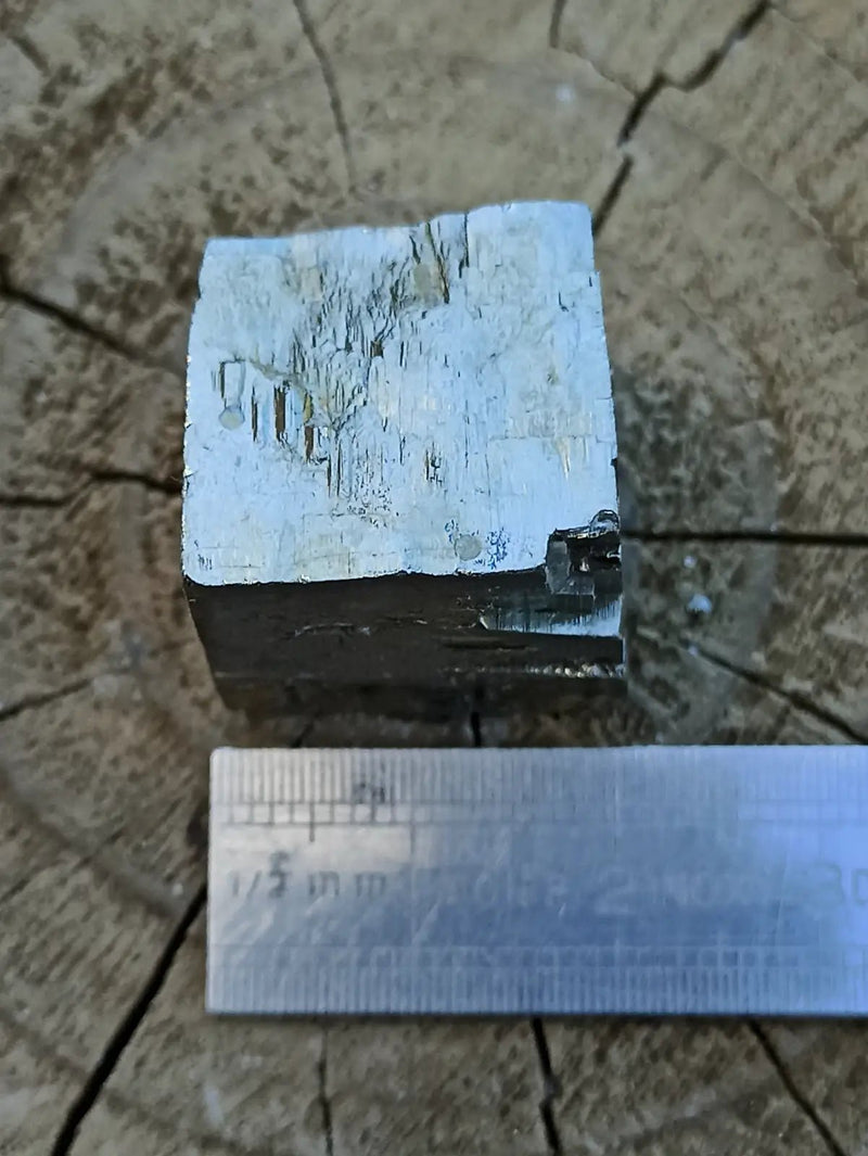 Load image into Gallery viewer, Pyrite d’Amérique du Sud cube brut Grade A++++ Pierre brute
