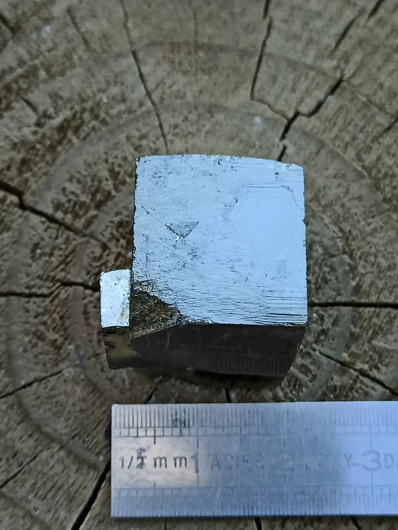 Load image into Gallery viewer, Pyrite d’Amérique du Sud cube brut Grade A ++++ Pierre brute
