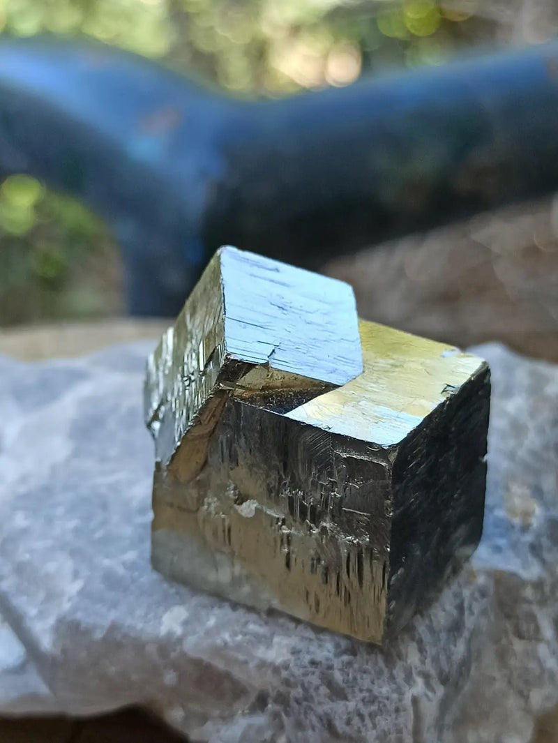 Load image into Gallery viewer, Pyrite d’Amérique du sud cube brut Grade A++++ Pierre brute
