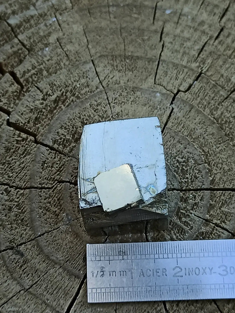 Load image into Gallery viewer, Pyrite d’Amérique du Sud cube brut Grade A ++++ Pierre brute
