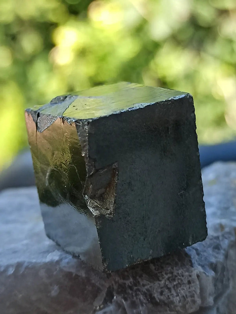 Load image into Gallery viewer, Pyrite d’Amérique du Sud cube brut Grade A ++++ Pierre brute
