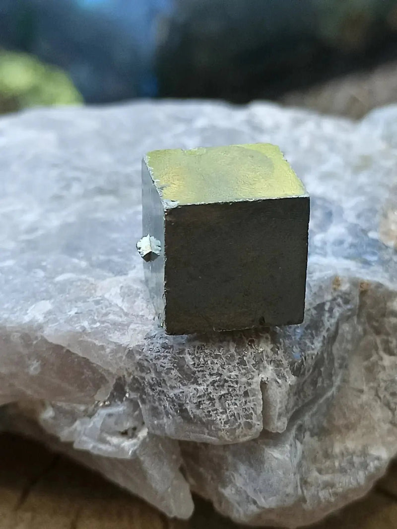 Chargez l&#39;image dans la visionneuse de la galerie, Pyrite d’Amérique du Sud cube brut Grade A++++ Pierre brute
