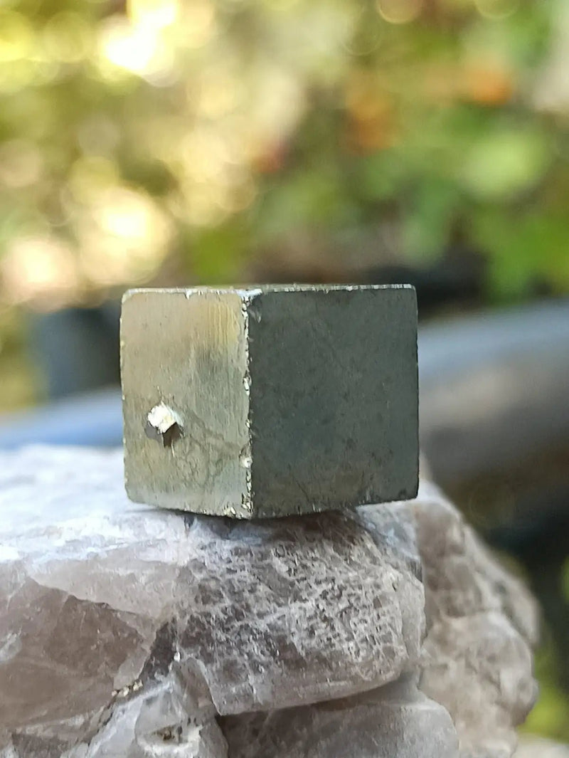 Chargez l&#39;image dans la visionneuse de la galerie, Pyrite d’Amérique du Sud cube brut Grade A++++ Pierre brute
