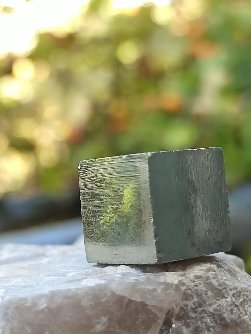 Load image into Gallery viewer, Pyrite d’Amérique du sud cube brut Grade A++++ Pierre brute
