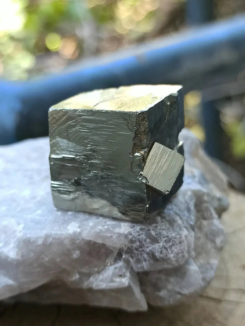 Load image into Gallery viewer, Pyrite d’Amérique du Sud cube brut Grade A++++ Pierre brute
