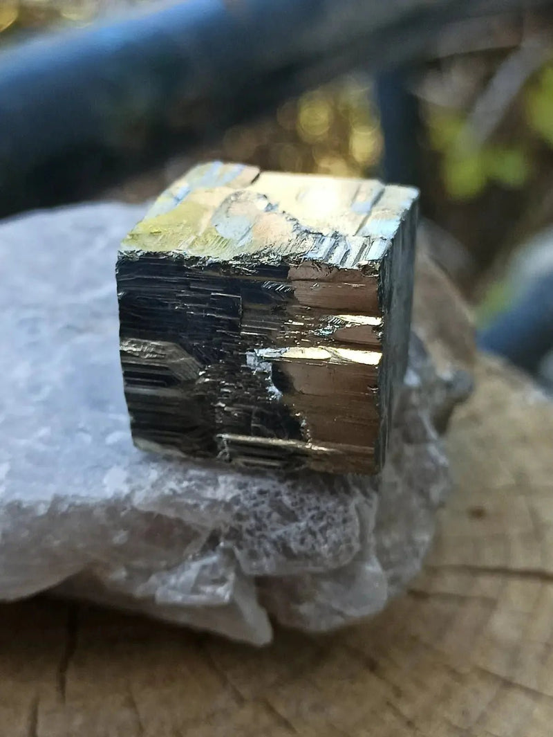 Load image into Gallery viewer, Pyrite d’Amérique du Sud cube brut Grade A++++ Pierre brute
