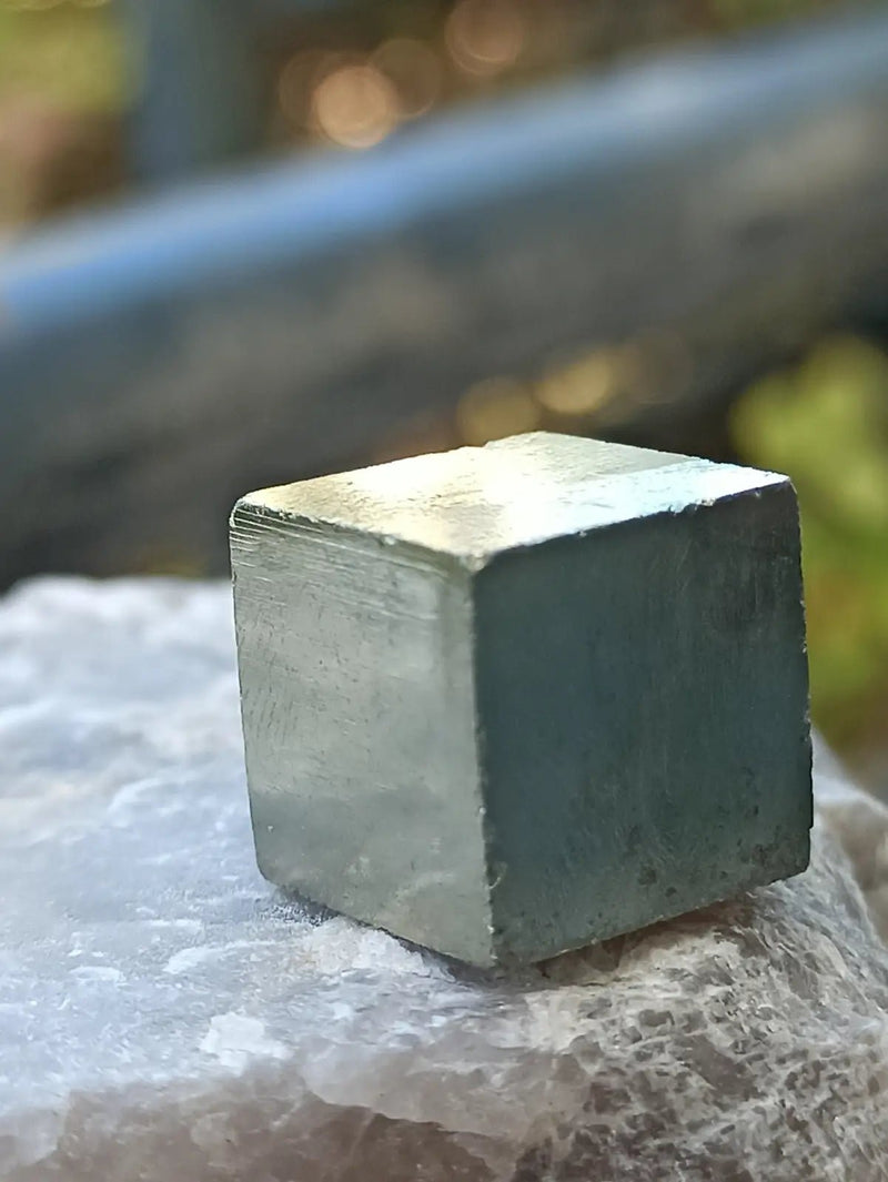 Load image into Gallery viewer, Pyrite d’Amérique du sud cube brut Grade A++++ Pierre brute
