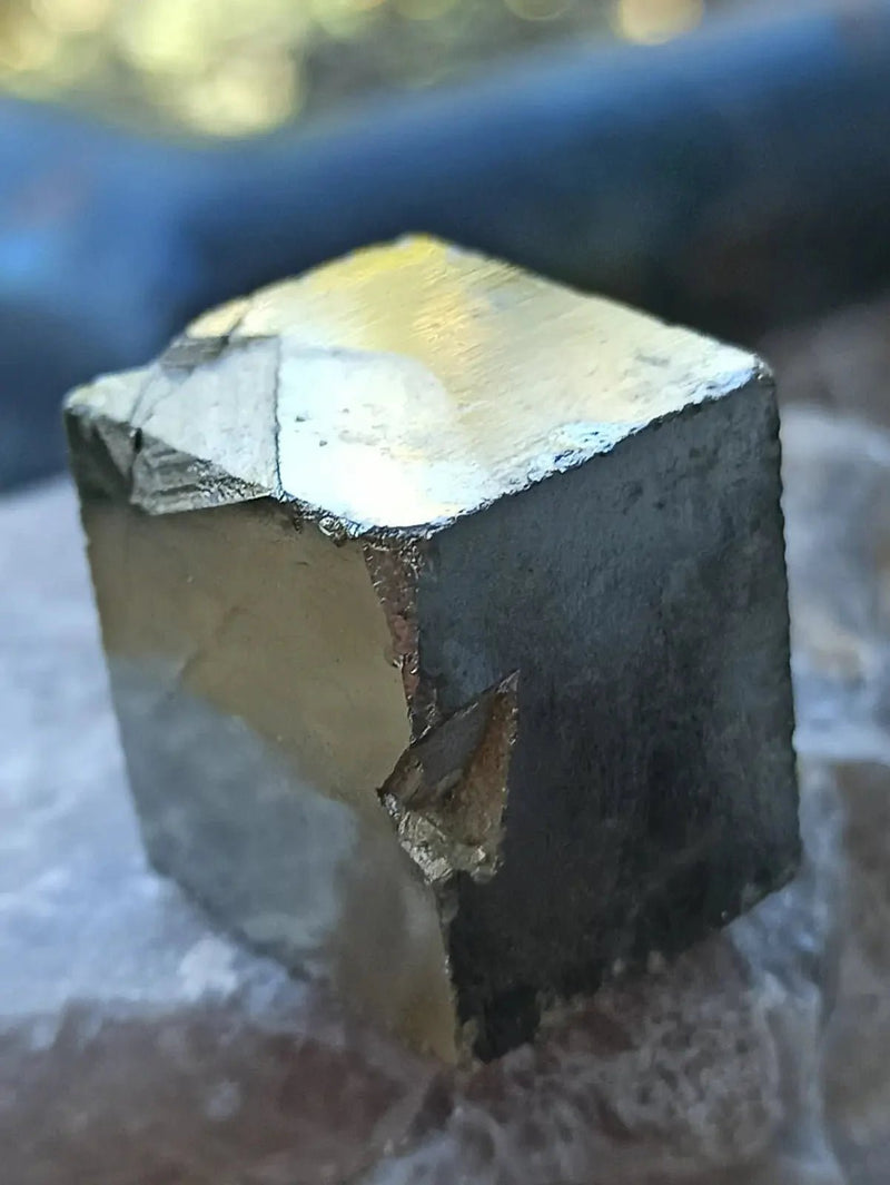 Load image into Gallery viewer, Pyrite d’Amérique du Sud cube brut Grade A ++++ Pierre brute
