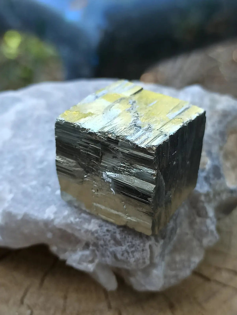 Load image into Gallery viewer, Pyrite d’Amérique du Sud cube brut Grade A++++ Pierre brute
