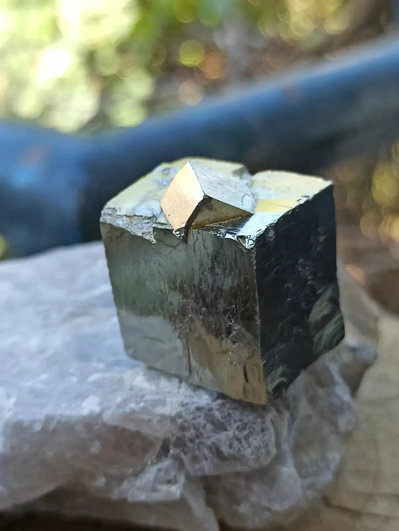 Load image into Gallery viewer, Pyrite d’Amérique du Sud cube brut Grade A++++ Pierre brute
