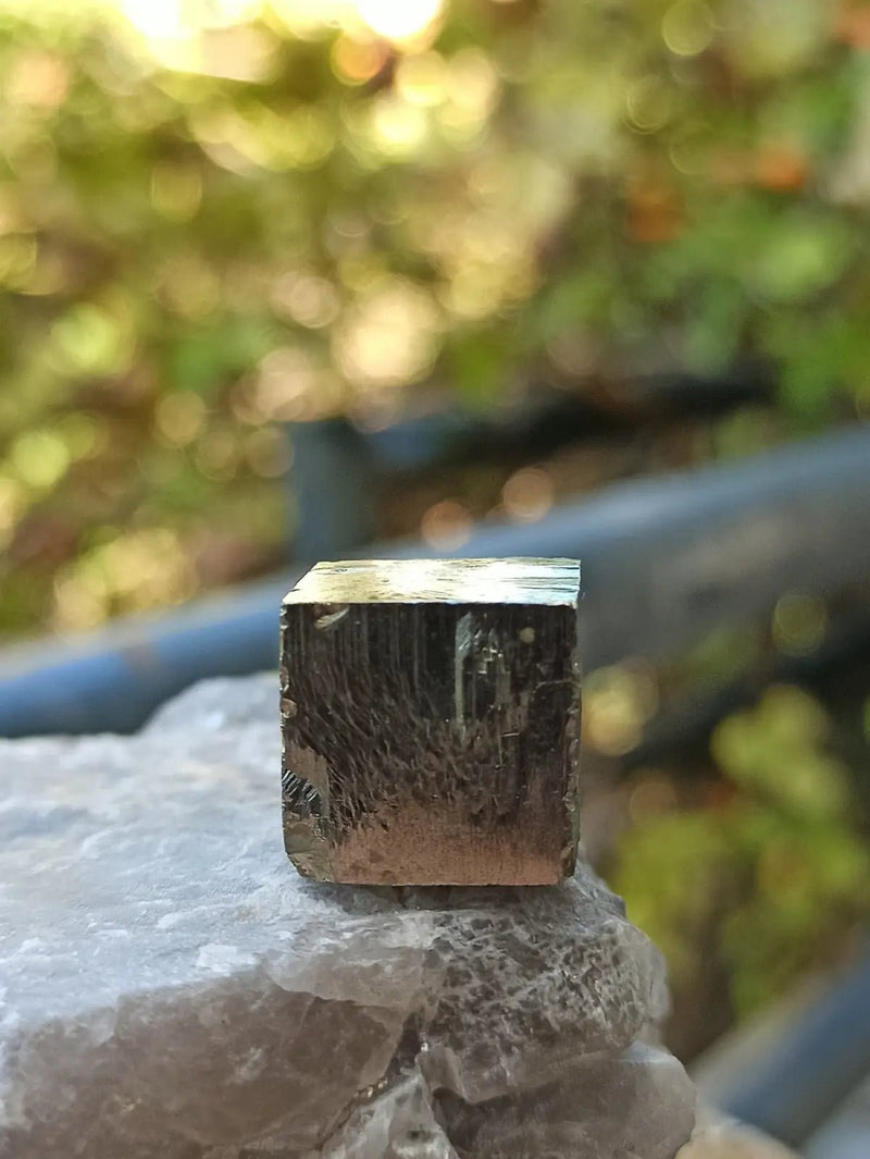 Load image into Gallery viewer, Pyrite d’Amérique du Sud cube brut Grade A++++ Pierre brute
