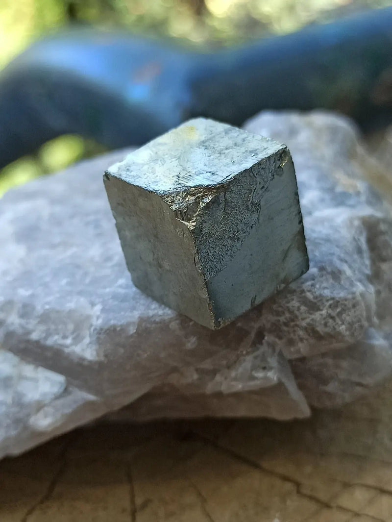 Load image into Gallery viewer, Pyrite d’Amérique du Sud cube brut Grade A++++ Pierre brute
