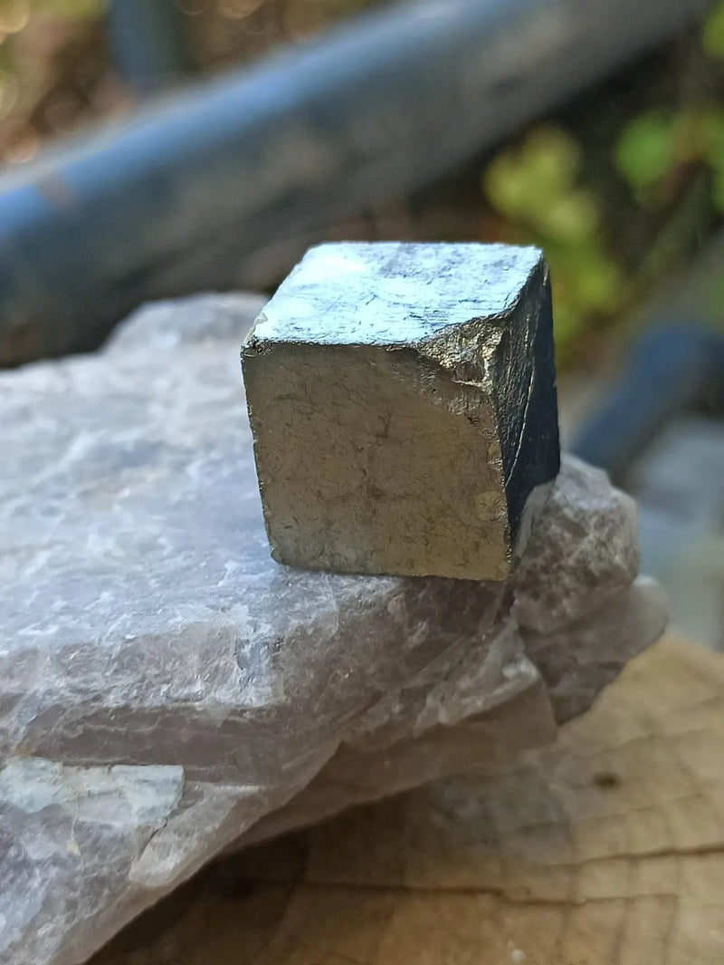 Load image into Gallery viewer, Pyrite d’Amérique du Sud cube brut Grade A++++ Pierre brute
