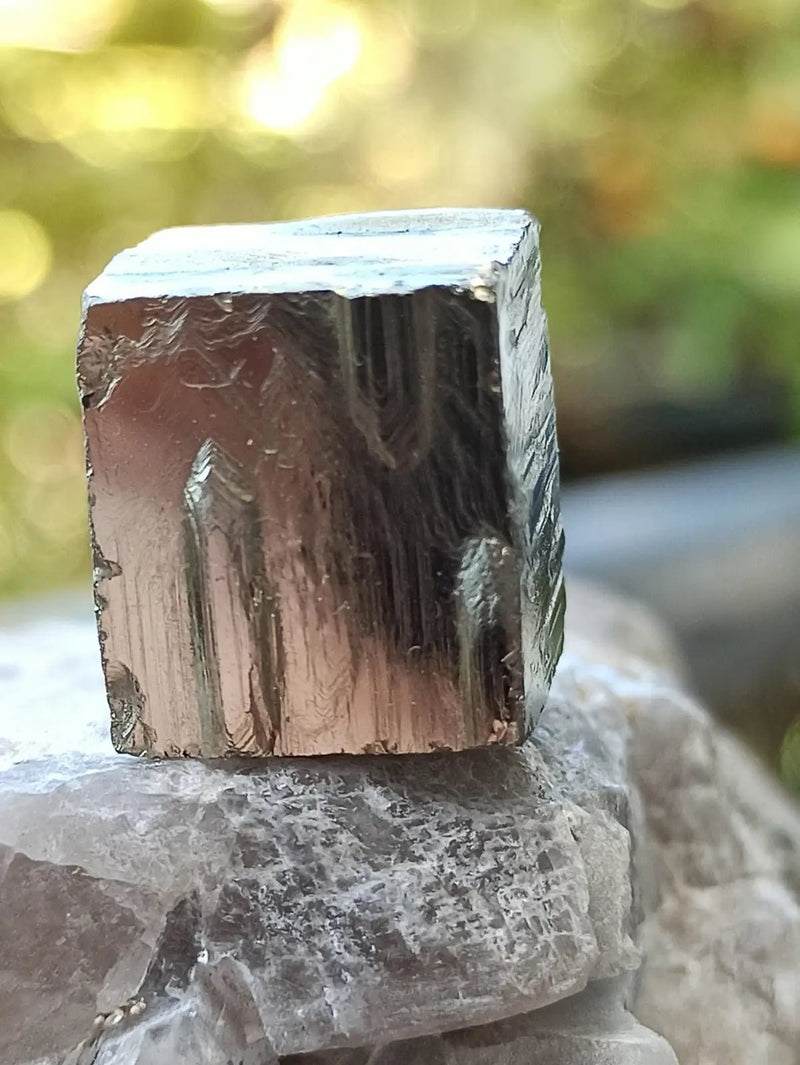 Load image into Gallery viewer, Pyrite d’Amérique du Sud cube brut Grade A++++ Pierre brute

