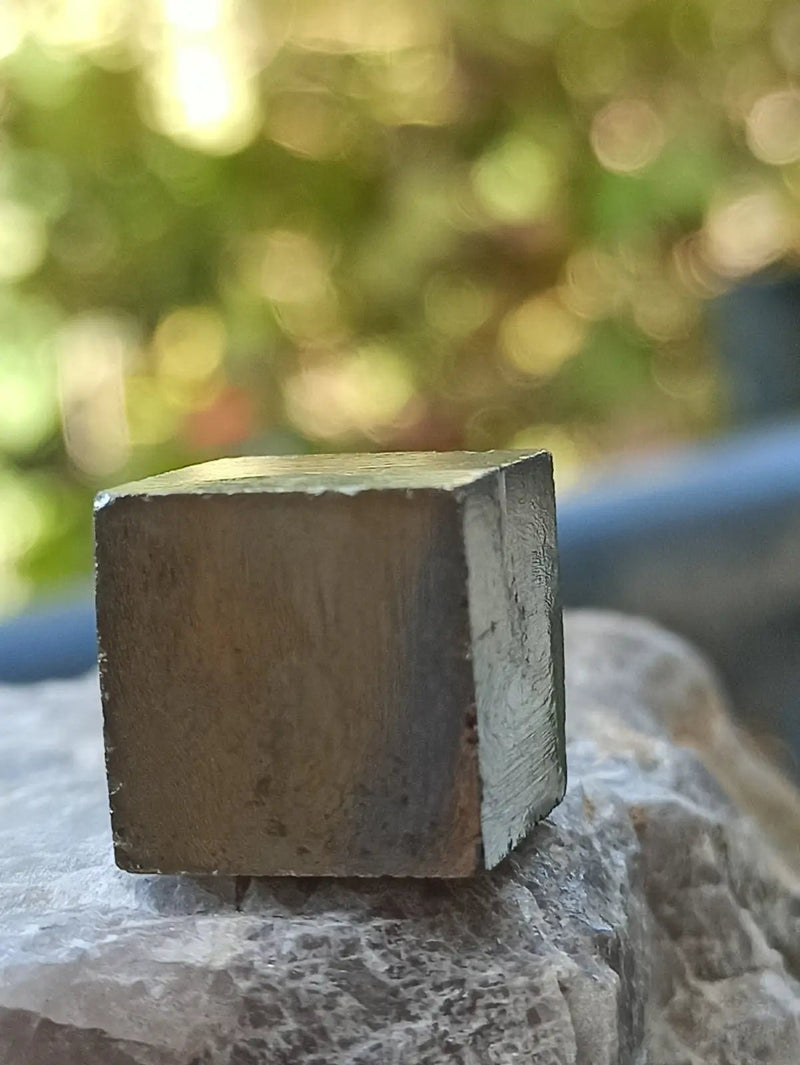 Load image into Gallery viewer, Pyrite d’Amérique du sud cube brut Grade A++++ Pierre brute
