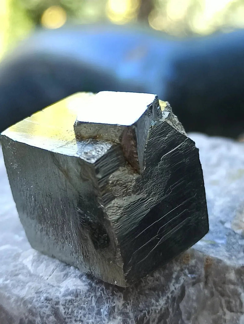 Load image into Gallery viewer, Pyrite d’Amérique du Sud cube brut Grade A ++++ Pierre brute
