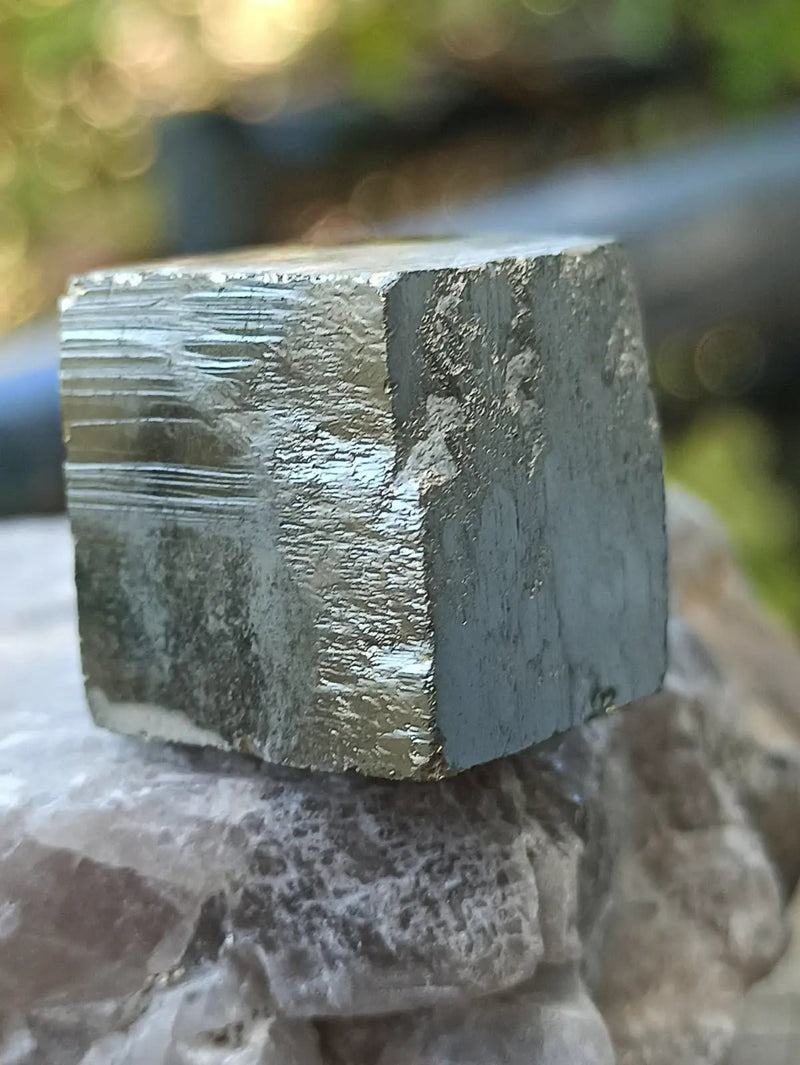 Load image into Gallery viewer, Pyrite d’Amérique du Sud cube brut Grade A++++ Pierre brute
