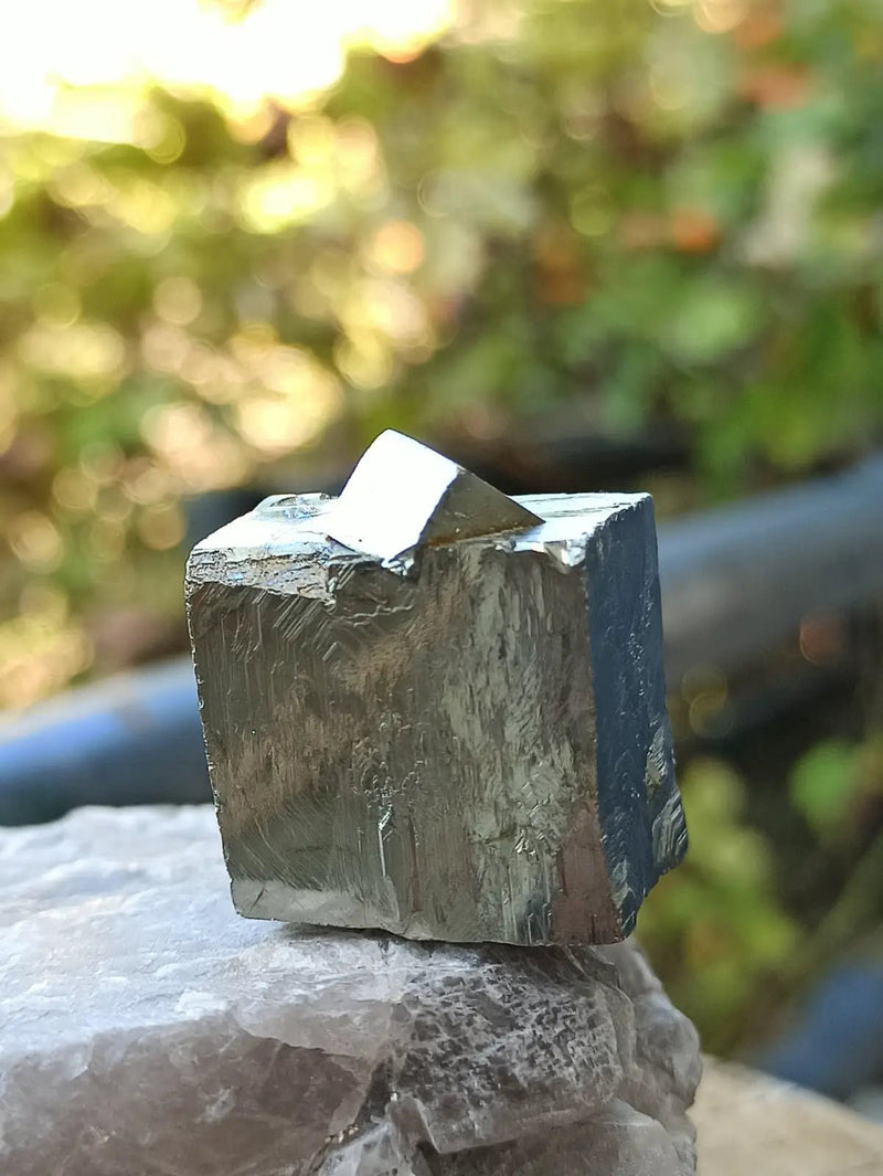 Load image into Gallery viewer, Pyrite d’Amérique du Sud cube brut Grade A++++ Pierre brute
