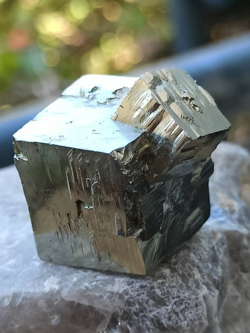 Chargez l'image dans la visionneuse de la galerie, Pyrite d’Amérique du Sud cube brut Grade A ++++ Pierre brute
