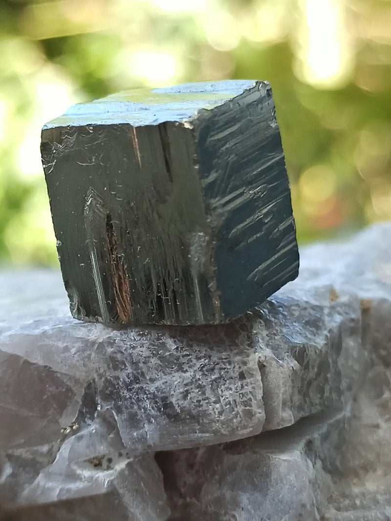 Load image into Gallery viewer, Pyrite d’Amérique du Sud cube brut Grade A++++ Pierre brute
