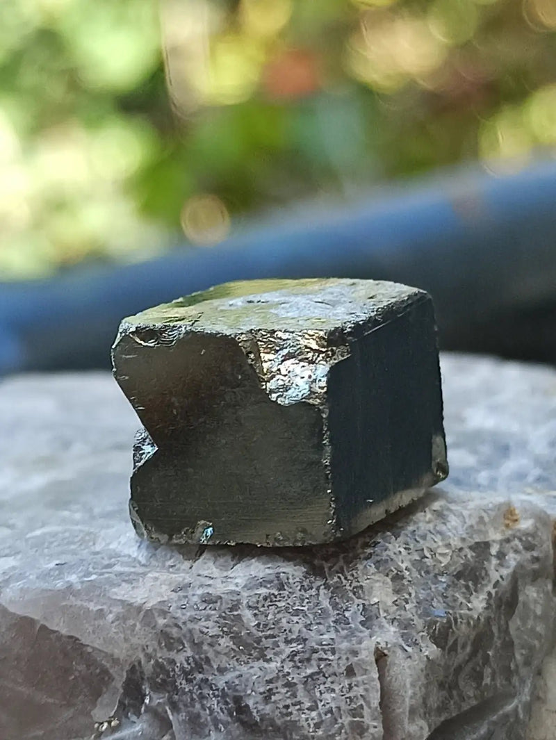 Chargez l&#39;image dans la visionneuse de la galerie, Pyrite d’Amérique du sud cube brut Grade A++++ Pierre brute
