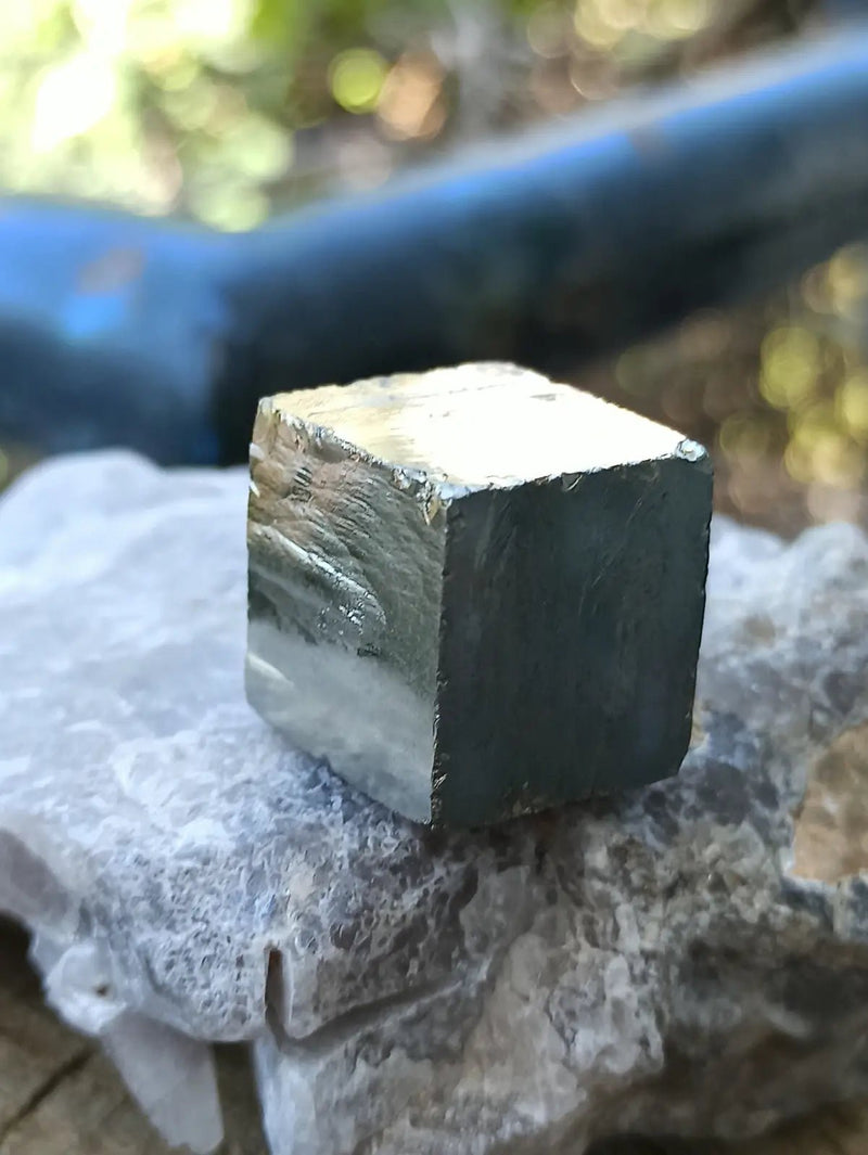 Load image into Gallery viewer, Pyrite d’Amérique du sud cube brut Grade A++++ Pierre brute
