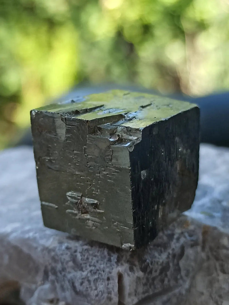 Load image into Gallery viewer, Pyrite d’Amérique du Sud cube brut Grade A++++ Pierre brute
