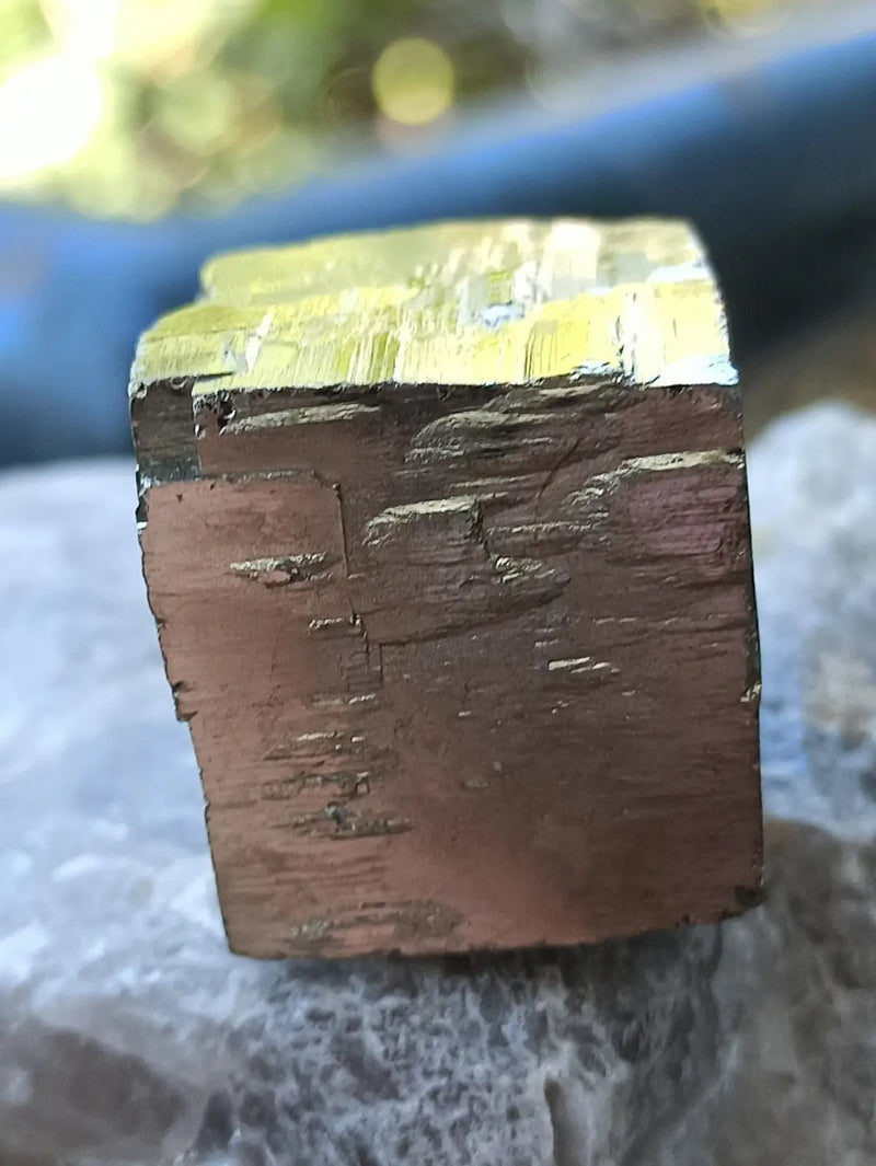 Load image into Gallery viewer, Pyrite d’Amérique du Sud cube brut Grade A ++++ Pierre brute
