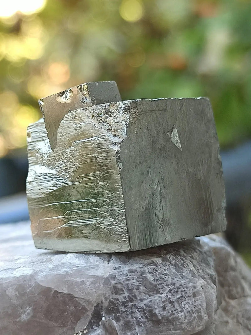 Load image into Gallery viewer, Pyrite d’Amérique du Sud cube brut Grade A ++++ Pierre brute
