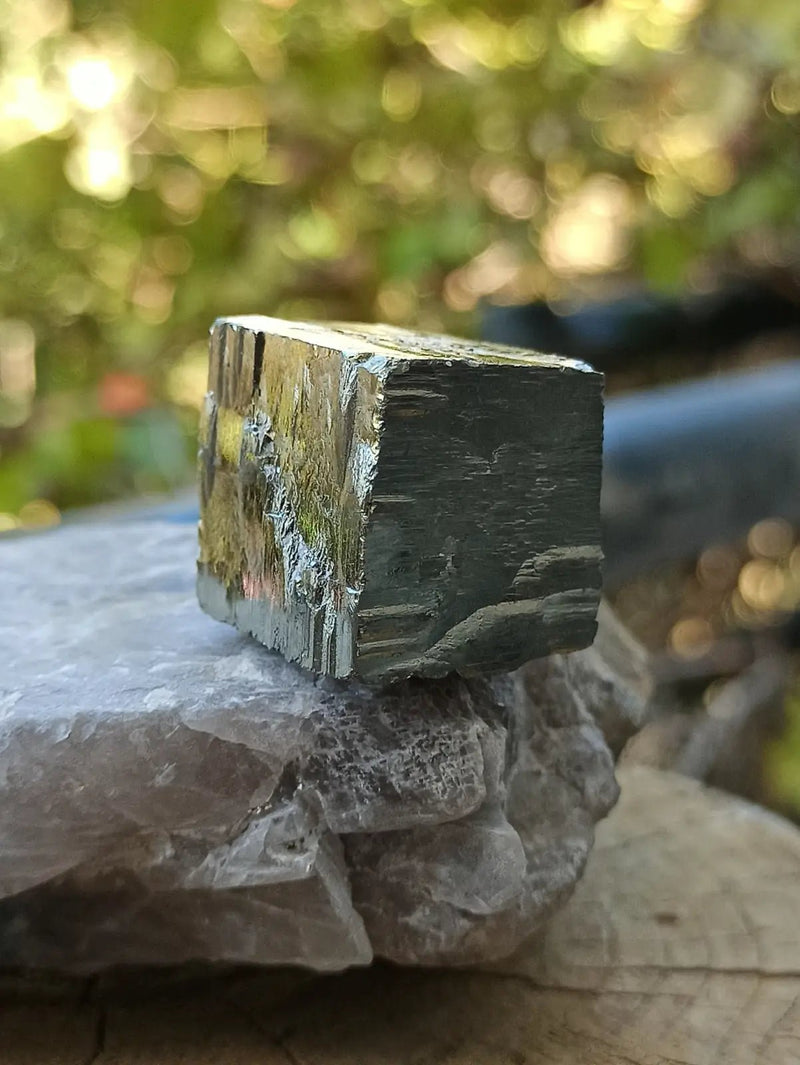 Load image into Gallery viewer, Pyrite d’Amérique du Sud cube brut Grade A++++ Pierre brute
